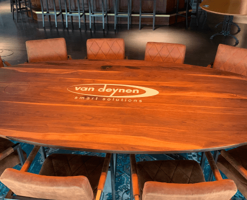 Logotafel-1 Tafels-Logotafel-1-SamuelKingmaMeubels